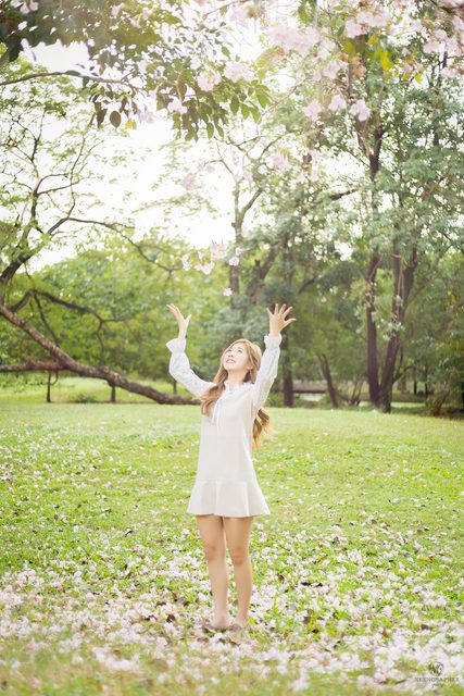 Nilawan Iamchuasawad   Beautiful girl in the flower field – ảnh 36