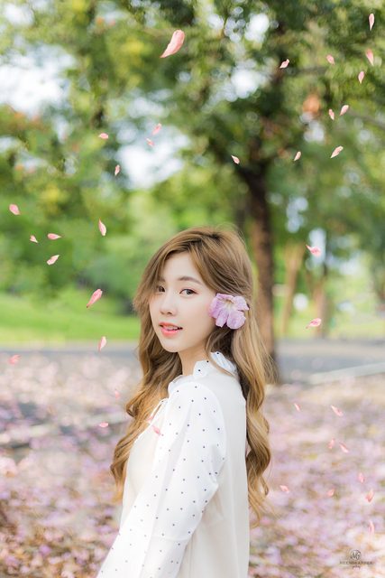 Nilawan Iamchuasawad   Beautiful girl in the flower field – ảnh 44