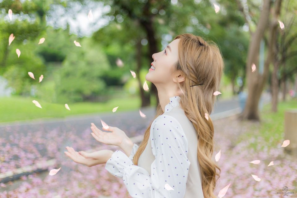 Nilawan Iamchuasawad   Beautiful girl in the flower field – ảnh 46