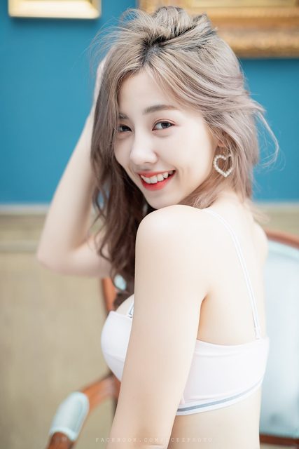 Nilawan Iamchuasawad So Beautiful With White Bra and Miniskirt – ảnh 3