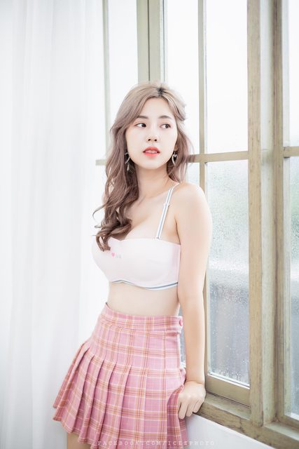 Nilawan Iamchuasawad So Beautiful With White Bra and Miniskirt – ảnh 4