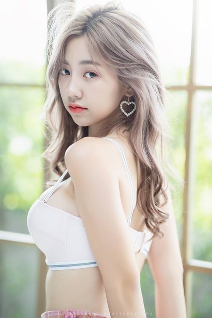 Nilawan Iamchuasawad So Beautiful With White Bra and Miniskirt – ảnh 10