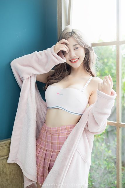Nilawan Iamchuasawad So Beautiful With White Bra and Miniskirt – ảnh 17