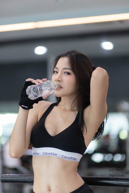 Phitchamol Srijantanet White and Black Fitness Set – photo 14