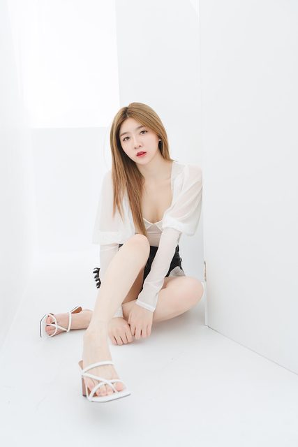 Sasi Ngiunwan Transparent Shirt and Short Pants – photo 11