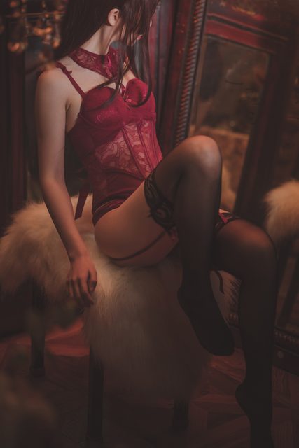 脑内少女 红色束衣 – photo 3