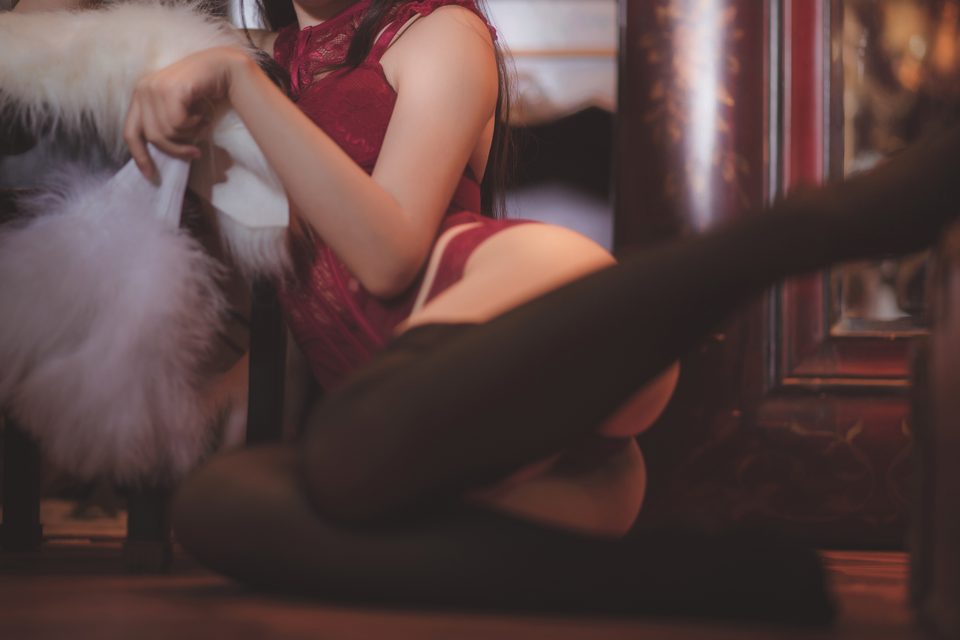 脑内少女 红色束衣 – photo 13
