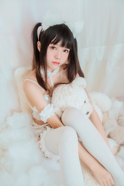 White cat – photo 18
