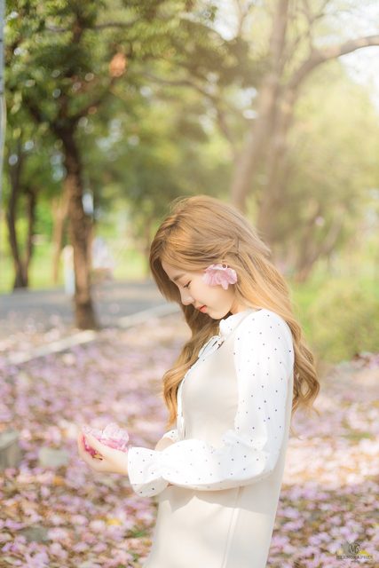 Nilawan Iamchuasawad   Beautiful girl in the flower field – ảnh 5