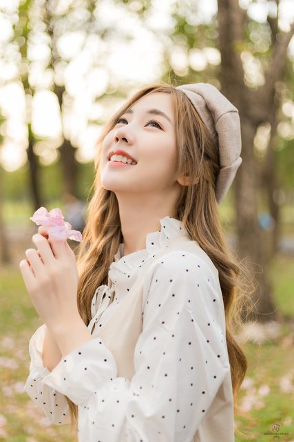 Nilawan Iamchuasawad   Beautiful girl in the flower field – ảnh 11