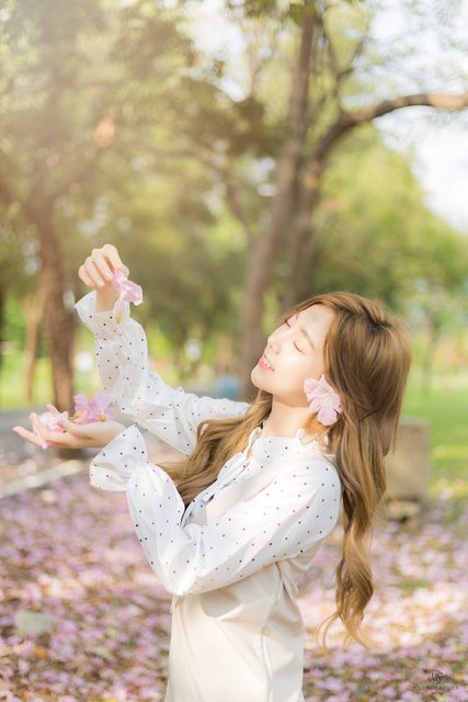 Nilawan Iamchuasawad   Beautiful girl in the flower field – ảnh 20