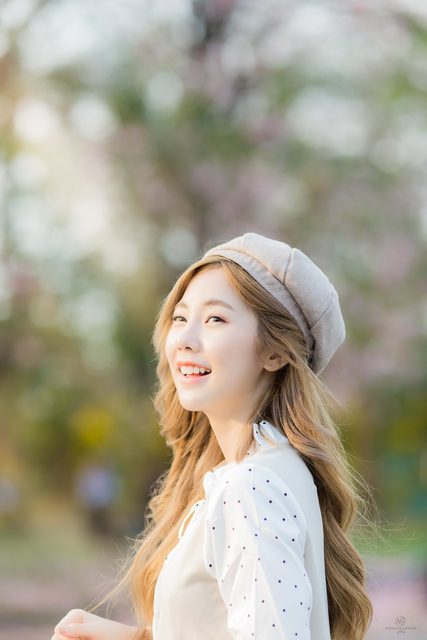 Nilawan Iamchuasawad   Beautiful girl in the flower field – ảnh 8