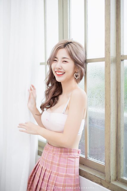 Nilawan Iamchuasawad So Beautiful With White Bra and Miniskirt – ảnh 2