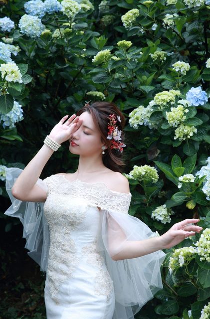 Beautiful Bride and Hydrangea Flowers – photo 5