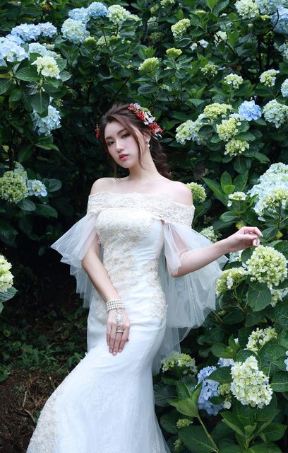 Beautiful Bride and Hydrangea Flowers – photo 6