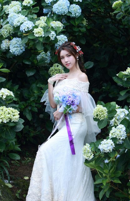 Beautiful Bride and Hydrangea Flowers – photo 7