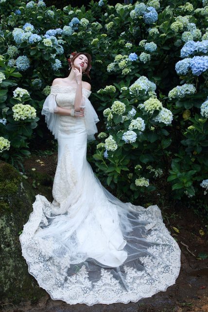 Beautiful Bride and Hydrangea Flowers – photo 12