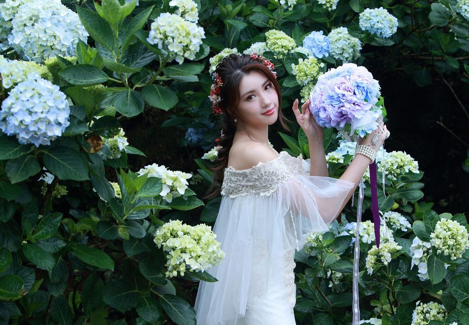 Beautiful Bride and Hydrangea Flowers – photo 13