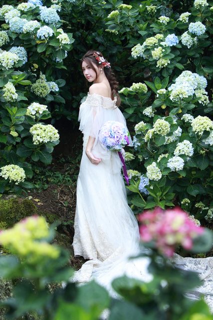 Beautiful Bride and Hydrangea Flowers – photo 14