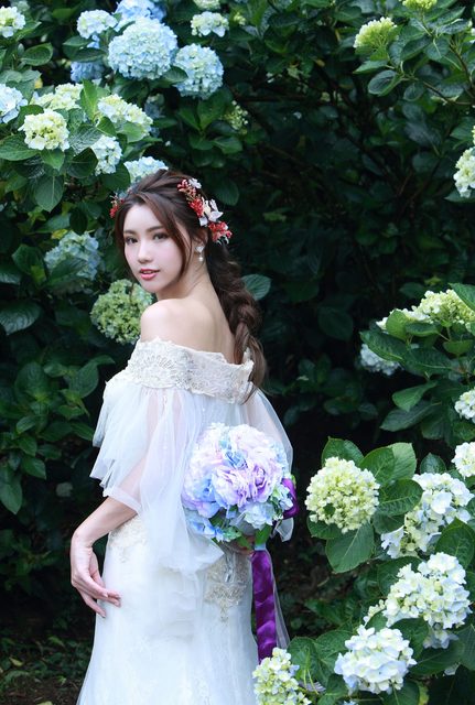 Beautiful Bride and Hydrangea Flowers – photo 16