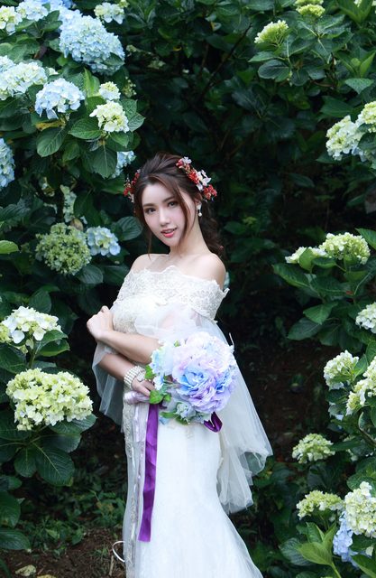 Beautiful Bride and Hydrangea Flowers – photo 18