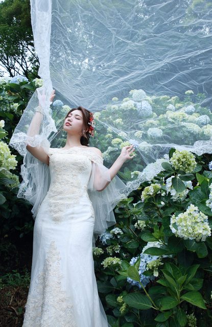 Beautiful Bride and Hydrangea Flowers – photo 20