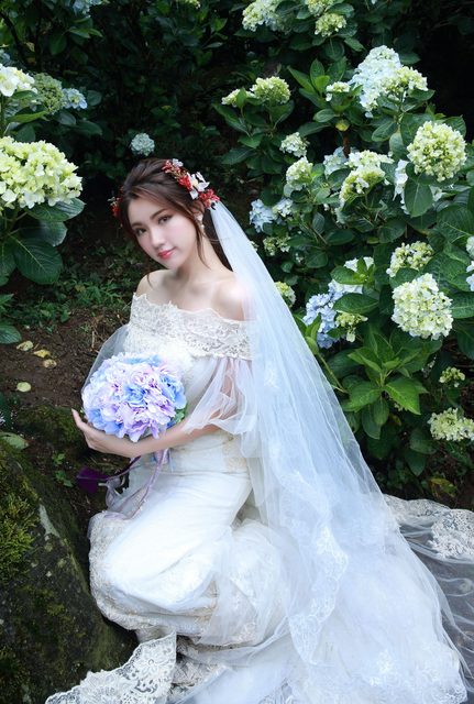 Beautiful Bride and Hydrangea Flowers – photo 28
