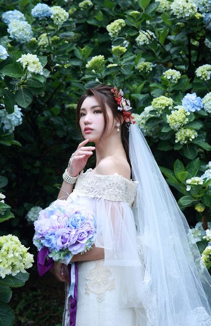 Beautiful Bride and Hydrangea Flowers – photo 31