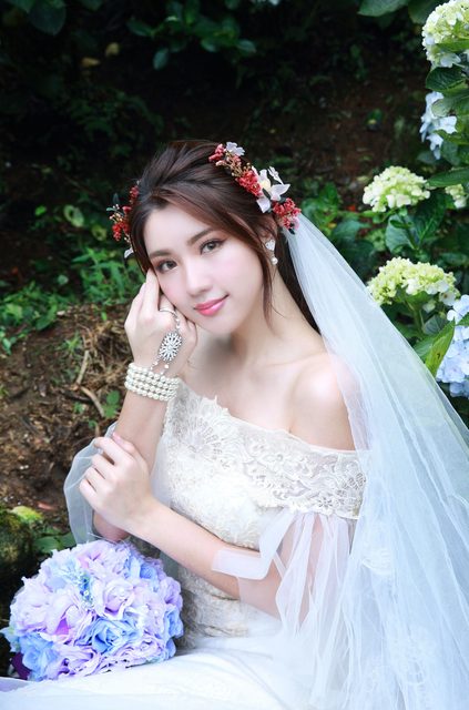 Beautiful Bride and Hydrangea Flowers – photo 35