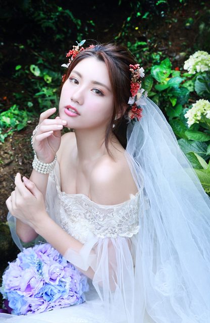 Beautiful Bride and Hydrangea Flowers – photo 36