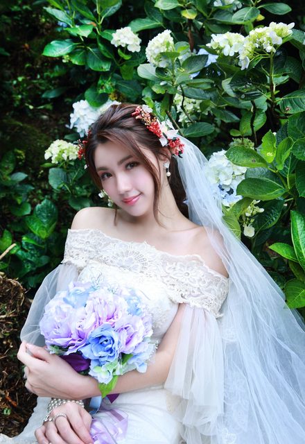 Beautiful Bride and Hydrangea Flowers – photo 39