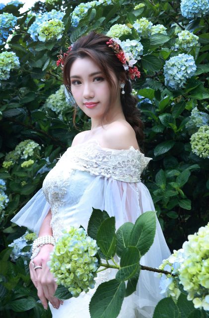 Beautiful Bride and Hydrangea Flowers – photo 45