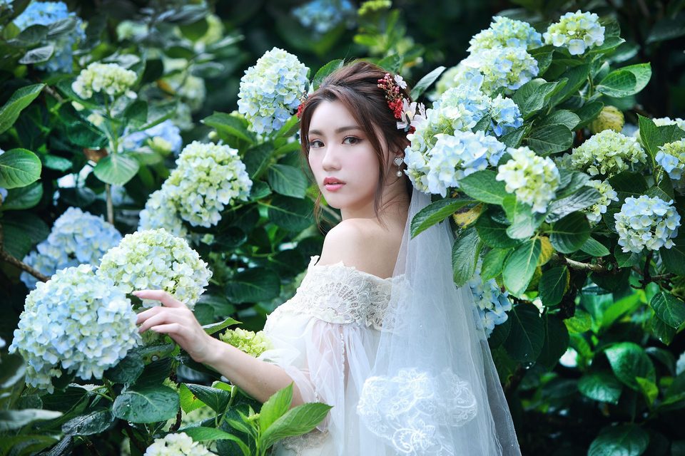 Beautiful Bride and Hydrangea Flowers – photo 51