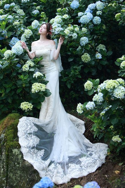 Beautiful Bride and Hydrangea Flowers – photo 58