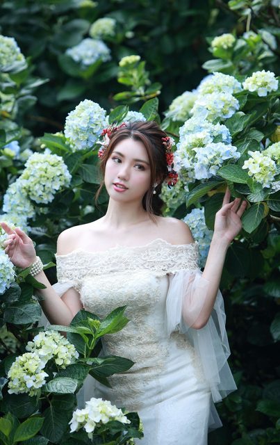 Beautiful Bride and Hydrangea Flowers – photo 59