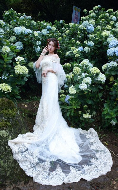 Beautiful Bride and Hydrangea Flowers – photo 1