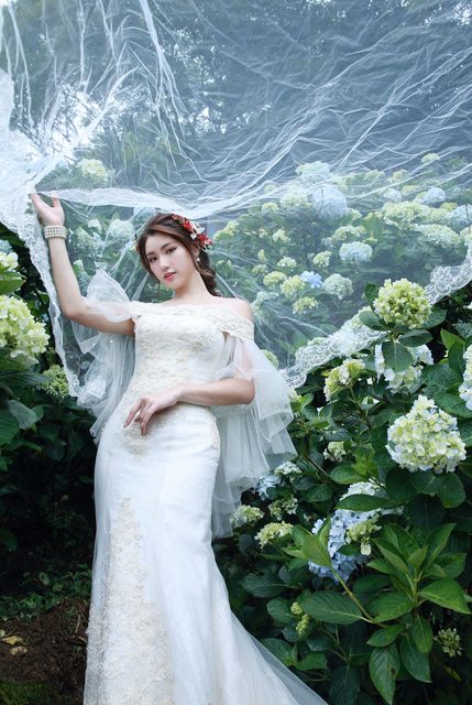 Beautiful Bride and Hydrangea Flowers – photo 22