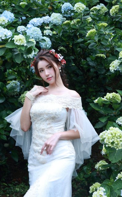 Beautiful Bride and Hydrangea Flowers – photo 61