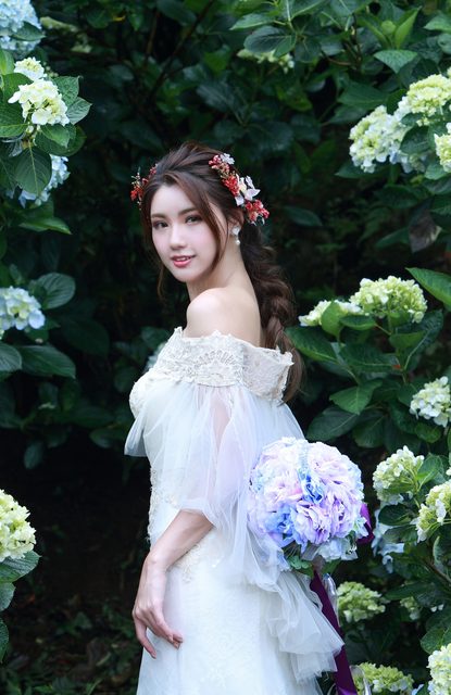 Beautiful Bride and Hydrangea Flowers – photo 15