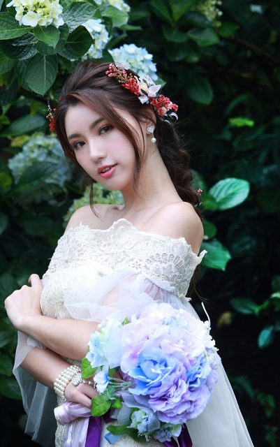 Beautiful Bride and Hydrangea Flowers – photo 17