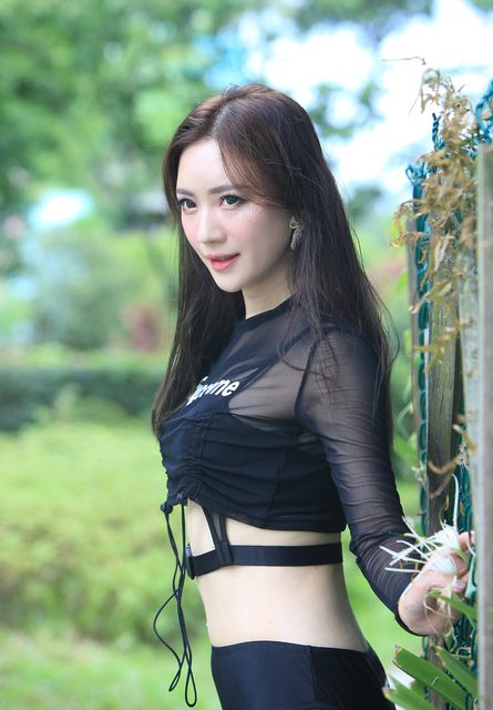 Pretty and Vivid Showgirl – ảnh 6
